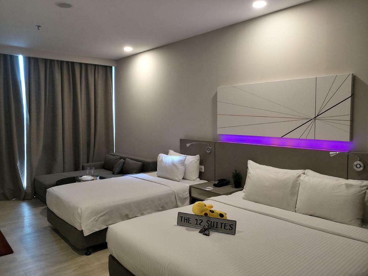 The 12 Suites @ Empire Damansara بيتالينغ جايا المظهر الخارجي الصورة