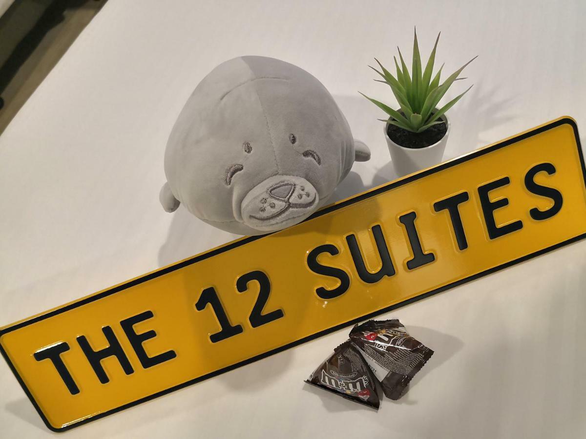 The 12 Suites @ Empire Damansara بيتالينغ جايا الغرفة الصورة