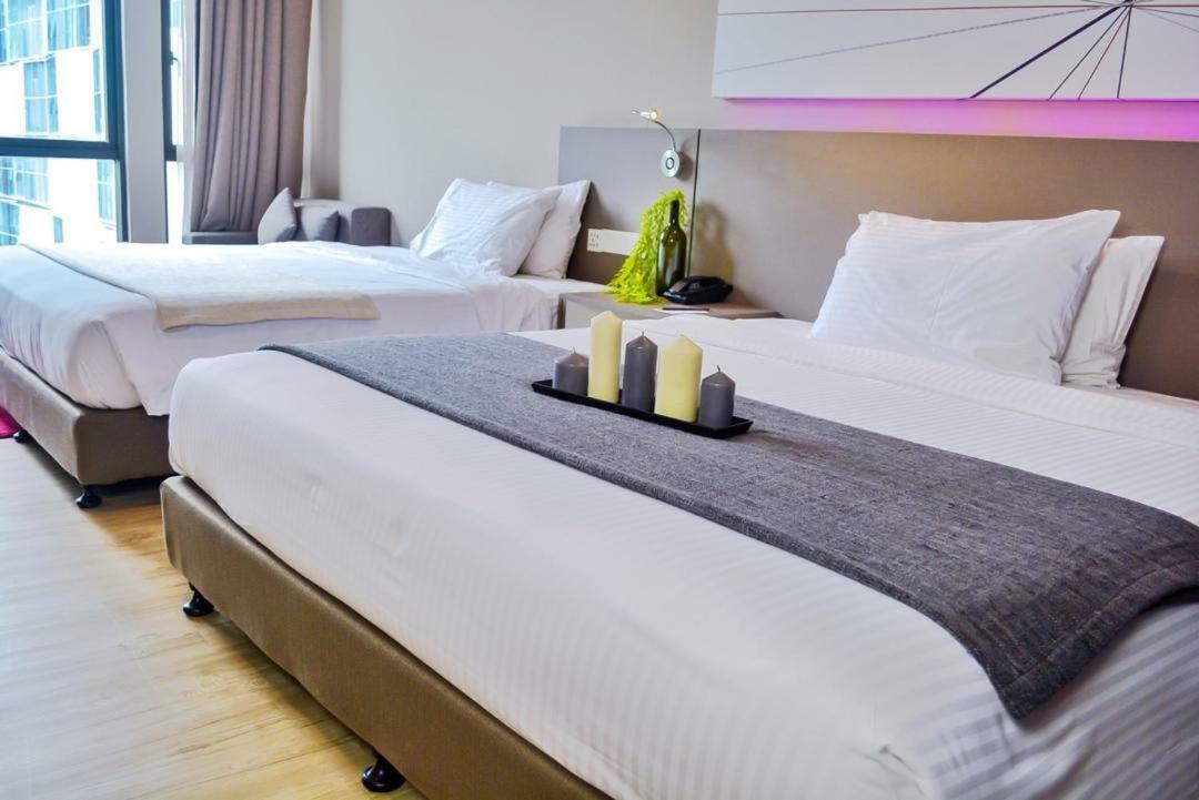 The 12 Suites @ Empire Damansara بيتالينغ جايا المظهر الخارجي الصورة