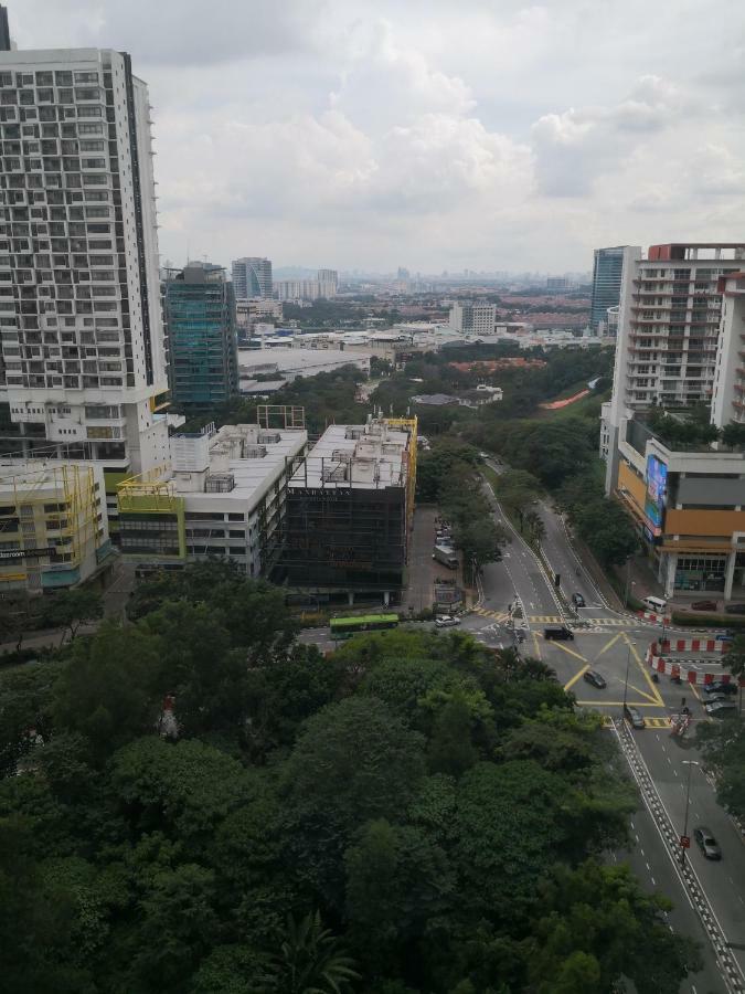 The 12 Suites @ Empire Damansara بيتالينغ جايا المظهر الخارجي الصورة