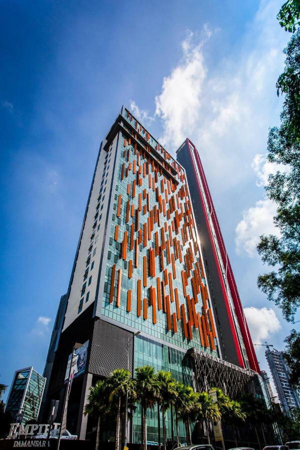 The 12 Suites @ Empire Damansara بيتالينغ جايا المظهر الخارجي الصورة